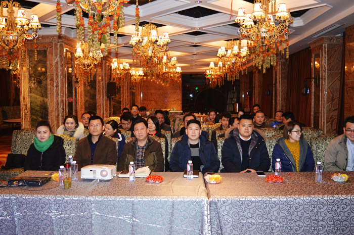 山推新動(dòng)力召開(kāi)2015年度總結(jié)及表彰大會(huì) 山推新動(dòng)力召開(kāi)2015年度總結(jié)及表彰大會(huì)